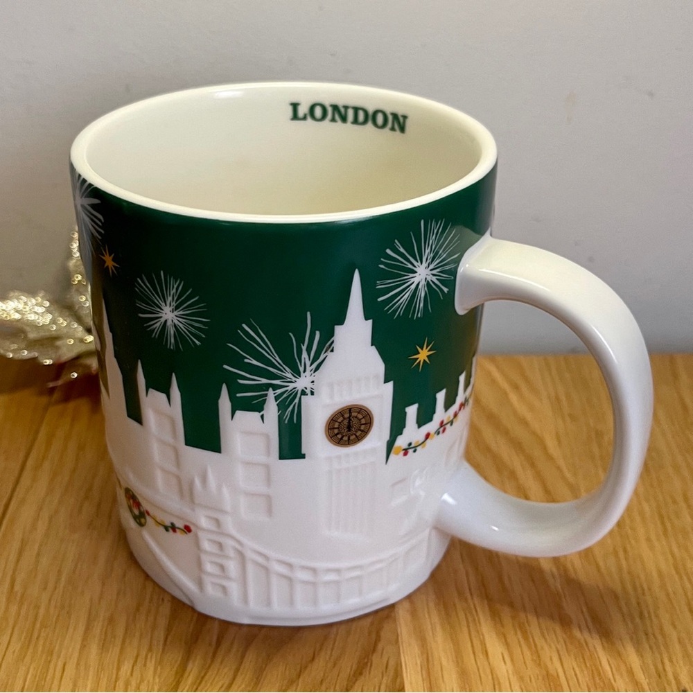 2015 Starbucks London Relief Mug Green W/ White Skyline Christmas Holiday 18oz